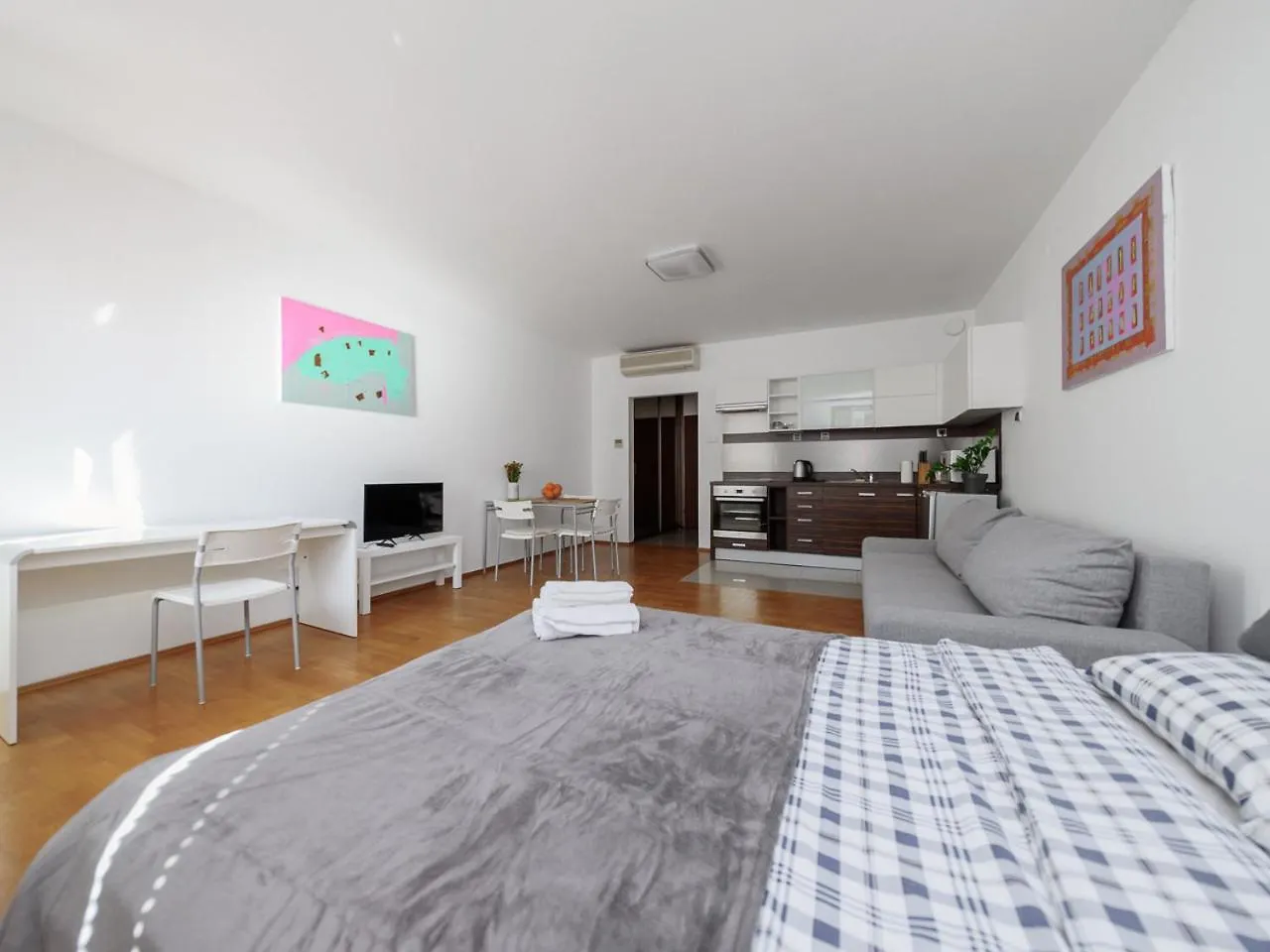 Apartment Near The Us Embassy Warszawa